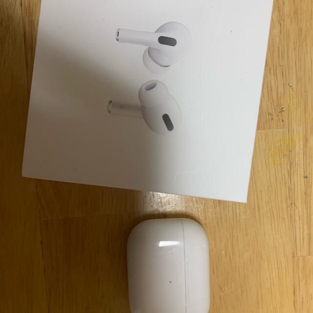 Apple(アップル)のAirPods Pro スマホ/家電/カメラのオーディオ機器(ヘッドフォン/イヤフォン)の商品写真