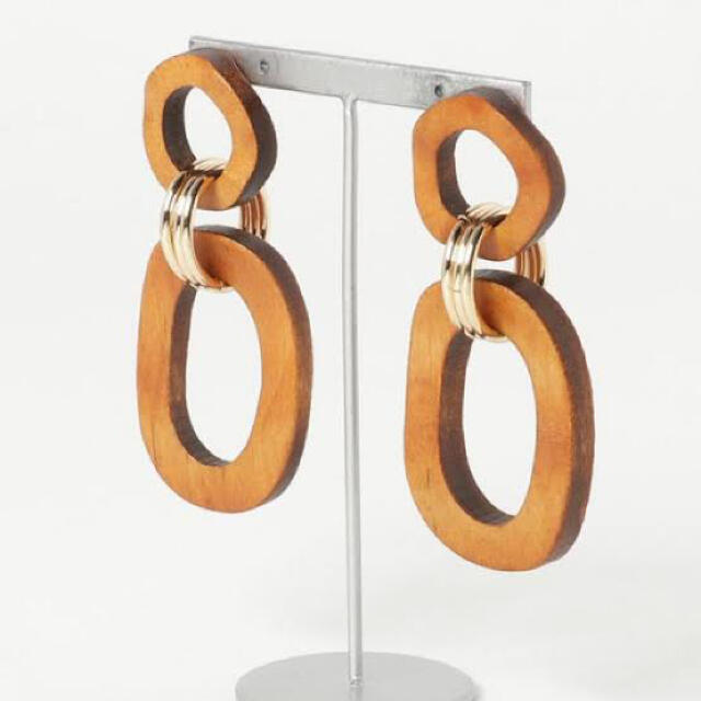 moussy(マウジー)のmoussy WOOD HOOP ピアス レディースのアクセサリー(ピアス)の商品写真