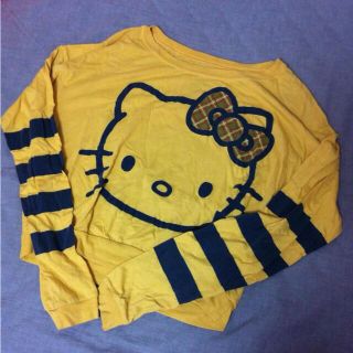 フォーエバートゥエンティーワン(FOREVER 21)のキティちゃんコラボトップス(Tシャツ(長袖/七分))