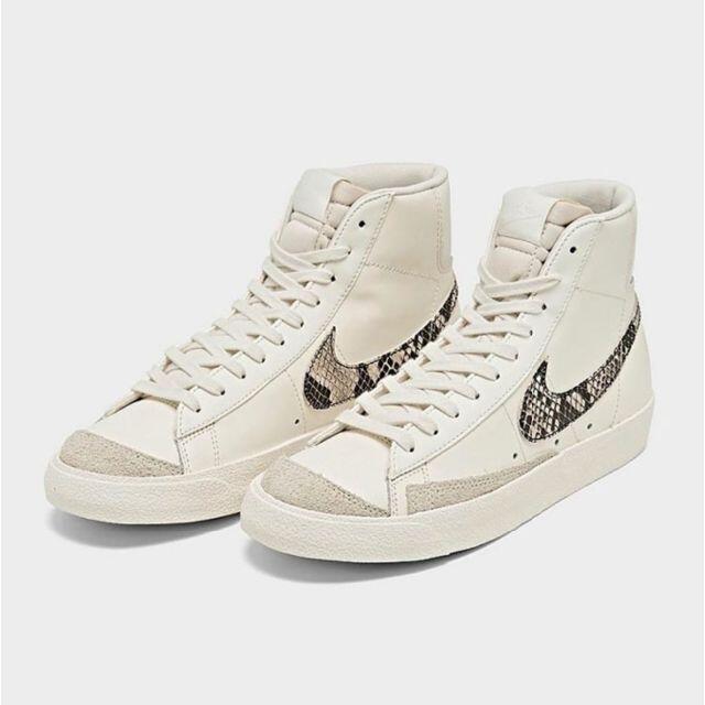 NIKE(ナイキ)の25.0cm NIKE BLAZER ナイキ ブレザー スネーク 最終値下げ レディースの靴/シューズ(スニーカー)の商品写真