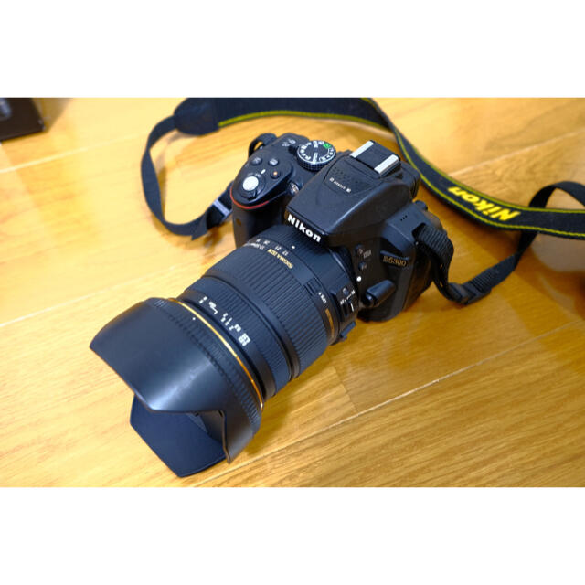 Nikon(ニコン)のNikon D5300 ダブルズームキット BLACK 保証書有 スマホ/家電/カメラのカメラ(デジタル一眼)の商品写真