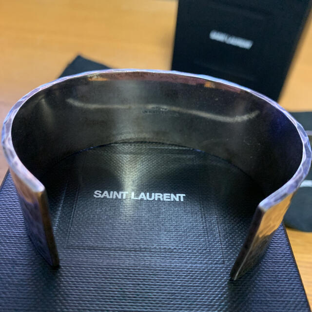 Saint Laurent(サンローラン)の新品　SAINT LAURENT PARIS サンローラン  バングル　シルバー メンズのアクセサリー(バングル/リストバンド)の商品写真