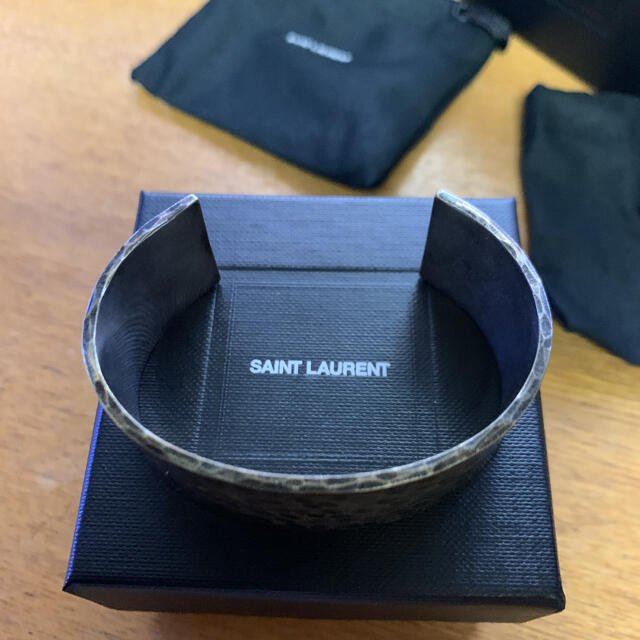 Saint Laurent(サンローラン)の新品　SAINT LAURENT PARIS サンローラン  バングル　シルバー メンズのアクセサリー(バングル/リストバンド)の商品写真