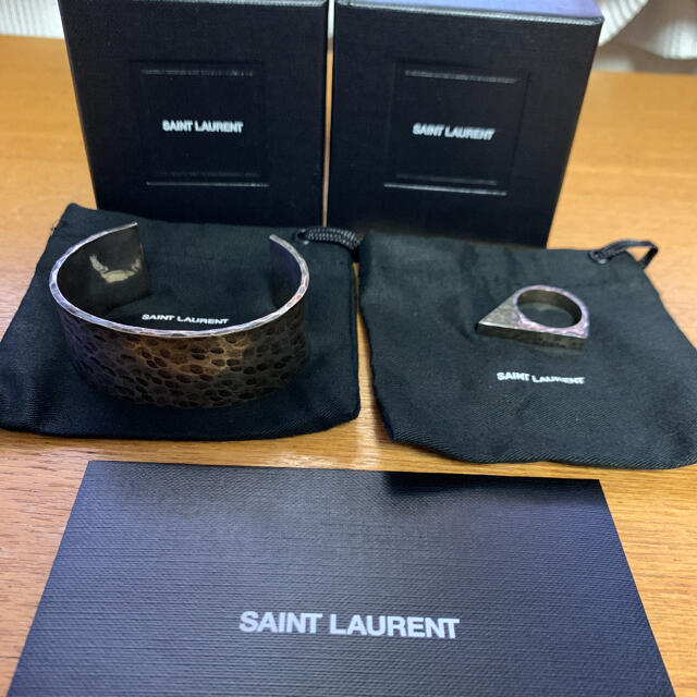 Saint Laurent(サンローラン)の新品　SAINT LAURENT PARIS サンローラン  バングル　シルバー メンズのアクセサリー(バングル/リストバンド)の商品写真