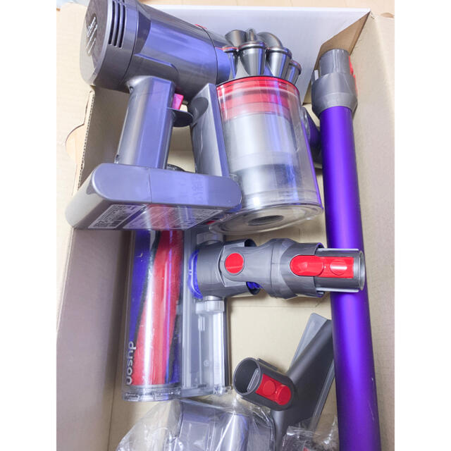 Dyson(ダイソン)のコードレス☆ダイソンv7fluffy originSV11掃除機！付属ベット付き スマホ/家電/カメラの生活家電(掃除機)の商品写真