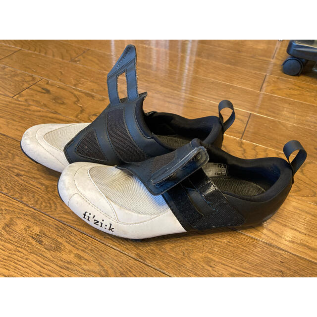 fizik フィジーク R4  トライアスロン　42 スポーツ/アウトドアの自転車(ウエア)の商品写真