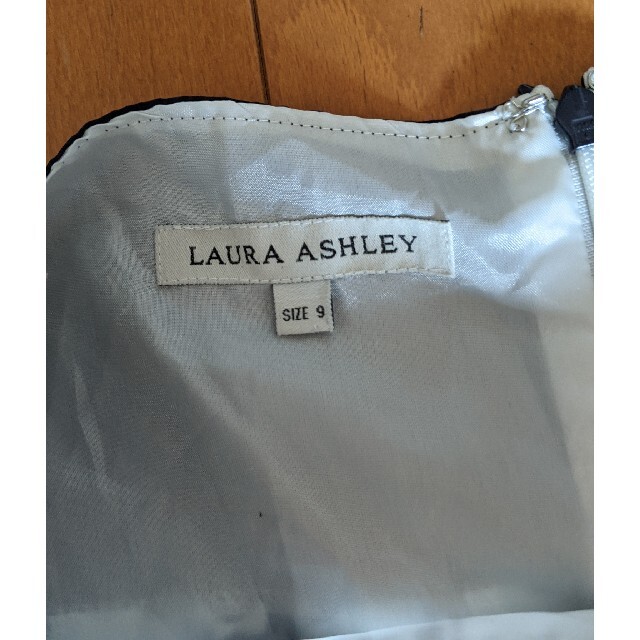 LAURA ASHLEY(ローラアシュレイ)のまーみー様専用2点おまとめローラアシュレイ　ワンピース　9号 レディースのワンピース(ひざ丈ワンピース)の商品写真