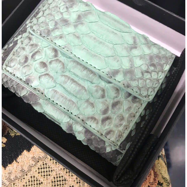 ヘビ革　三つ折りミニ財布✨新品✨ レディースのファッション小物(財布)の商品写真