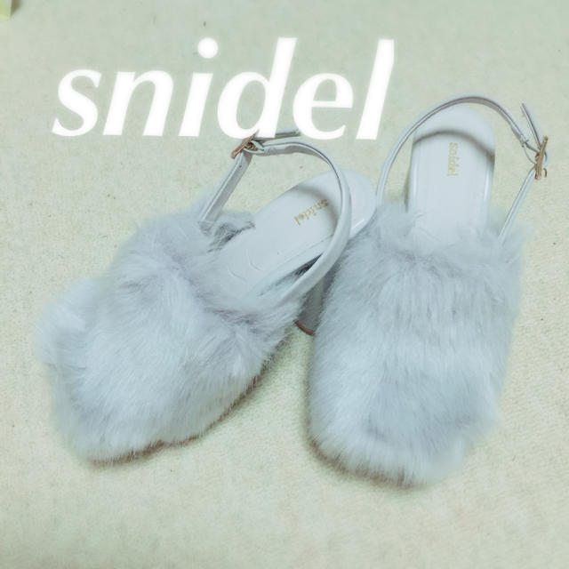 SNIDEL(スナイデル)のフェイクファーサボ レディースの靴/シューズ(サンダル)の商品写真