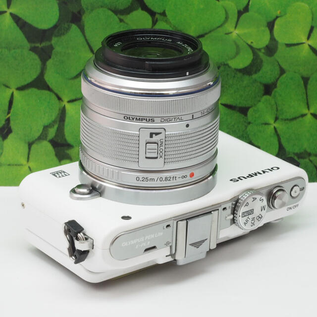 OLYMPUS(オリンパス)の【美品】スマホへ転送も可能❤PEN E-PL3s人気のホワイト フード・元箱付き スマホ/家電/カメラのカメラ(ミラーレス一眼)の商品写真