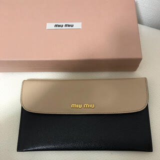 ミュウミュウ(miumiu)のミュウミュウ　マルチケース　新品(財布)