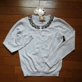 チェスティ(Chesty)の★チェスティ★　美品　ビジューカーディガン　襟ビジュー　白(カーディガン)