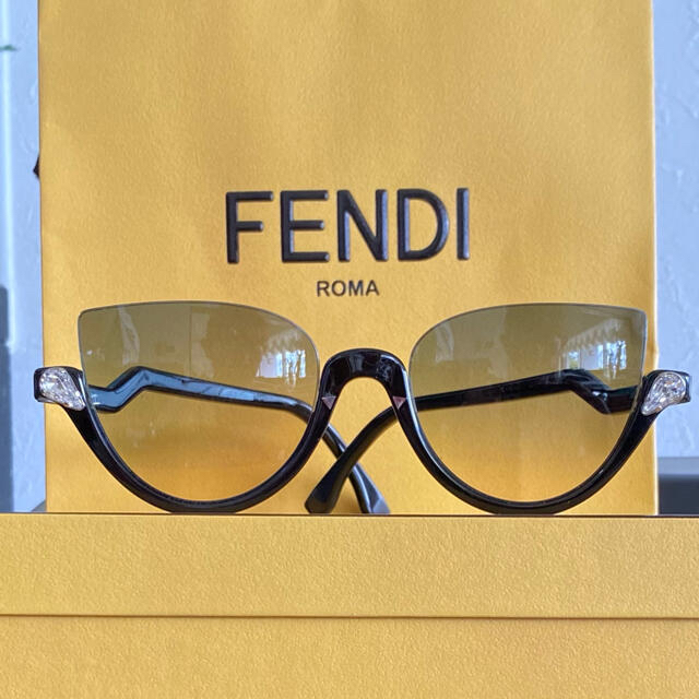 FENDI フェンデイ　サングラス　新品