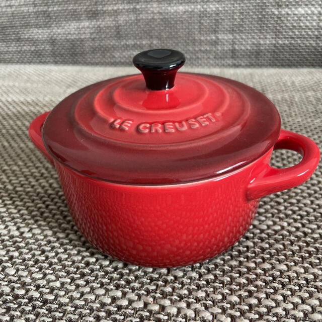 LE CREUSET(ルクルーゼ)のルクルーゼ　ミニココット　赤 インテリア/住まい/日用品のキッチン/食器(食器)の商品写真