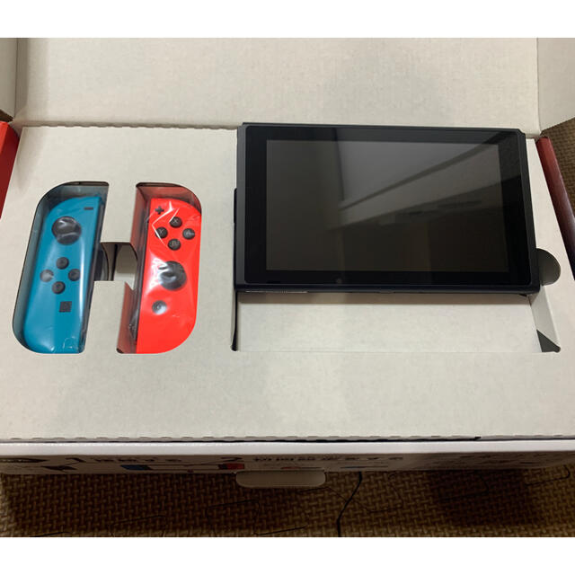 Nintendo Switch(ニンテンドースイッチ)のニンテンドーSwitch新型　未使用品に近い　すぐ発送 エンタメ/ホビーのゲームソフト/ゲーム機本体(家庭用ゲーム機本体)の商品写真