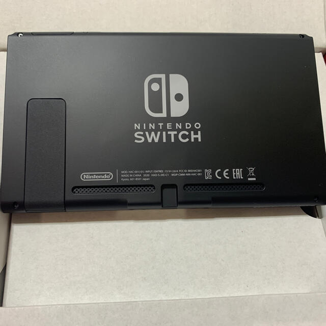 Nintendo Switch(ニンテンドースイッチ)のニンテンドーSwitch新型　未使用品に近い　すぐ発送 エンタメ/ホビーのゲームソフト/ゲーム機本体(家庭用ゲーム機本体)の商品写真