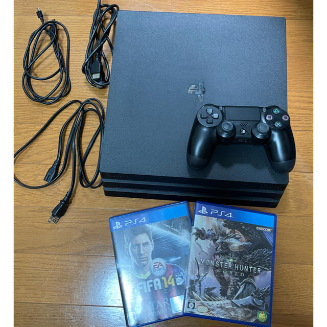 PlayStation4(プレイステーション4)のPlayStation®4 Pro 1TB CUH-7200 エンタメ/ホビーのゲームソフト/ゲーム機本体(家庭用ゲーム機本体)の商品写真