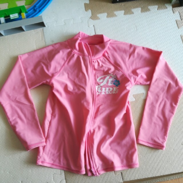 女の子　ラッシュガード　130 キッズ/ベビー/マタニティのキッズ服女の子用(90cm~)(水着)の商品写真