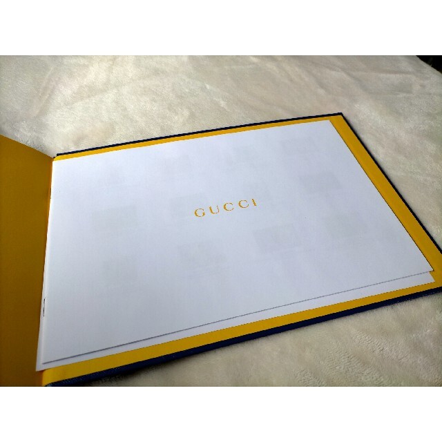 Gucci(グッチ)のGUCCI　ホリデーブック　2019 エンタメ/ホビーの本(ファッション/美容)の商品写真