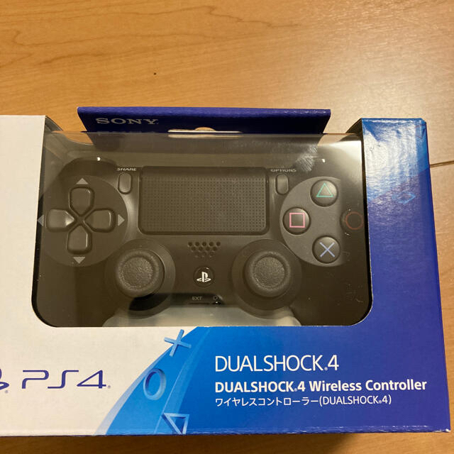 PlayStation4(プレイステーション4)のPS4純正ワイヤレスコントローラ　ブラック（DUALSHOCK4） 新品未開封 エンタメ/ホビーのゲームソフト/ゲーム機本体(その他)の商品写真