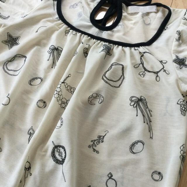 女児トップス / おしゃれ服 / イラストデザイン服 キッズ/ベビー/マタニティのキッズ服女の子用(90cm~)(Tシャツ/カットソー)の商品写真