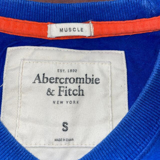 Abercrombie&Fitch(アバクロンビーアンドフィッチ)のAbercrombie&Fitch 刺繍ロゴ アバクロンビー&フィッチ Tシャツ メンズのトップス(Tシャツ/カットソー(半袖/袖なし))の商品写真