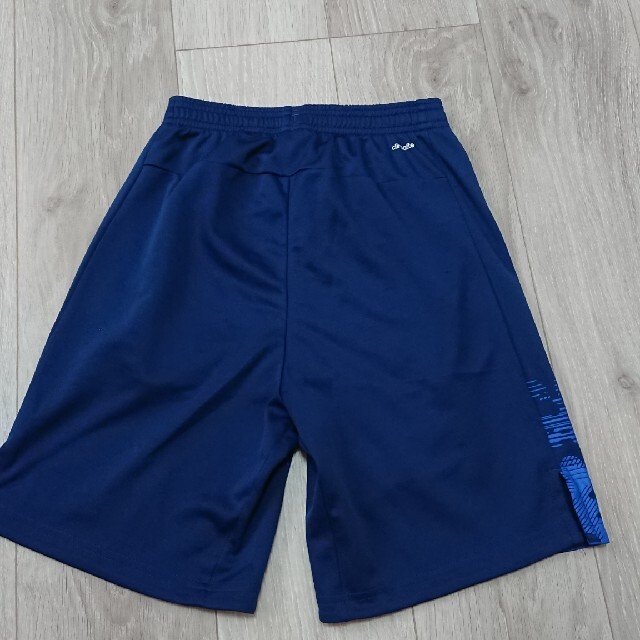 adidas(アディダス)の専用☆アディダス ハーフパンツ  130サイズ キッズ/ベビー/マタニティのキッズ服男の子用(90cm~)(パンツ/スパッツ)の商品写真