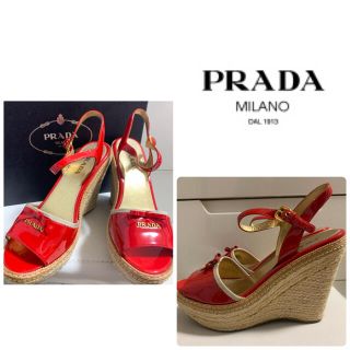 プラダ(PRADA)の美品　プラダ　レッドレザー　サンダル(サンダル)