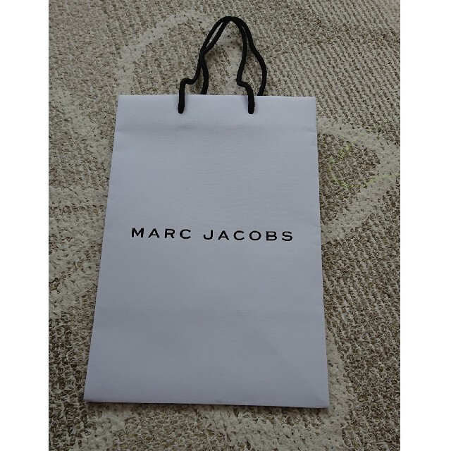 MARC JACOBS - マークジェイコブスの紙ショッパーの通販 by かなをさま's shop｜マークジェイコブスならラクマ