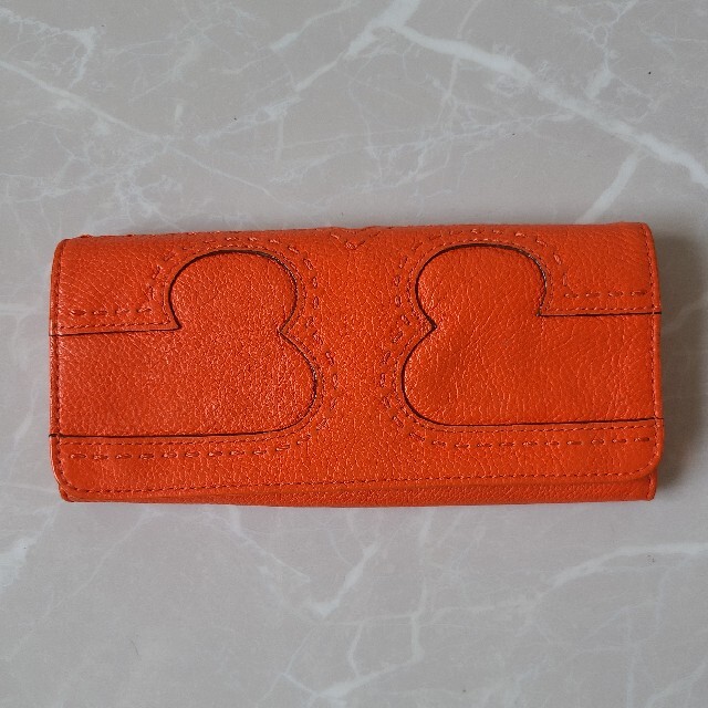 Tory Burch(トリーバーチ)のTORY BURCH　オレンジカラ－長財布♡ レディースのファッション小物(財布)の商品写真