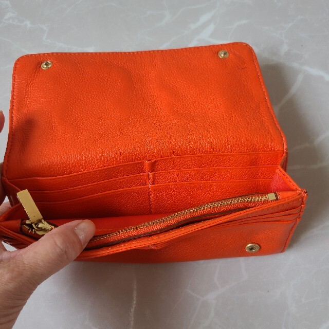 Tory Burch(トリーバーチ)のTORY BURCH　オレンジカラ－長財布♡ レディースのファッション小物(財布)の商品写真