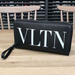 ヴァレンティノガラヴァーニ(valentino garavani)の超美品 ヴァレンティノ VLTN ラウンドファスナー長財布 黒 白 ユニセックス(長財布)