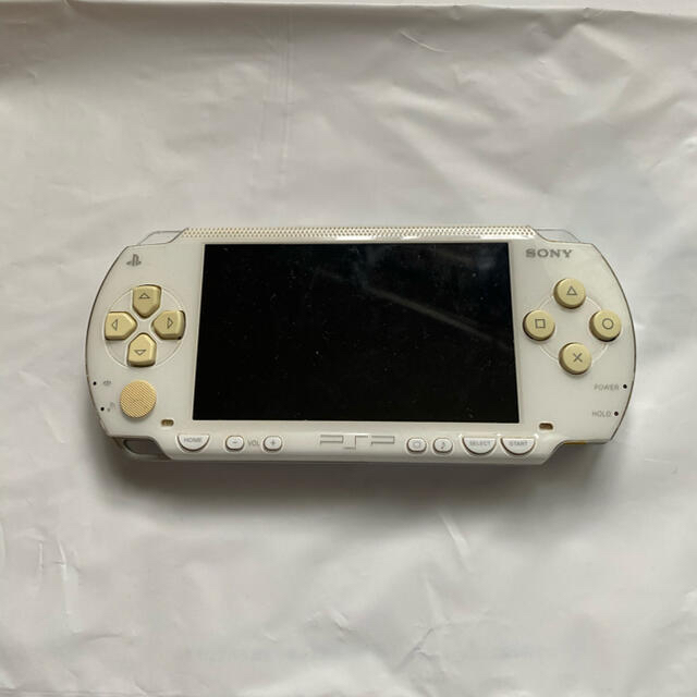 PlayStation(プレイステーション)のPSP1000 本体  ホワイト エンタメ/ホビーのゲームソフト/ゲーム機本体(携帯用ゲーム機本体)の商品写真