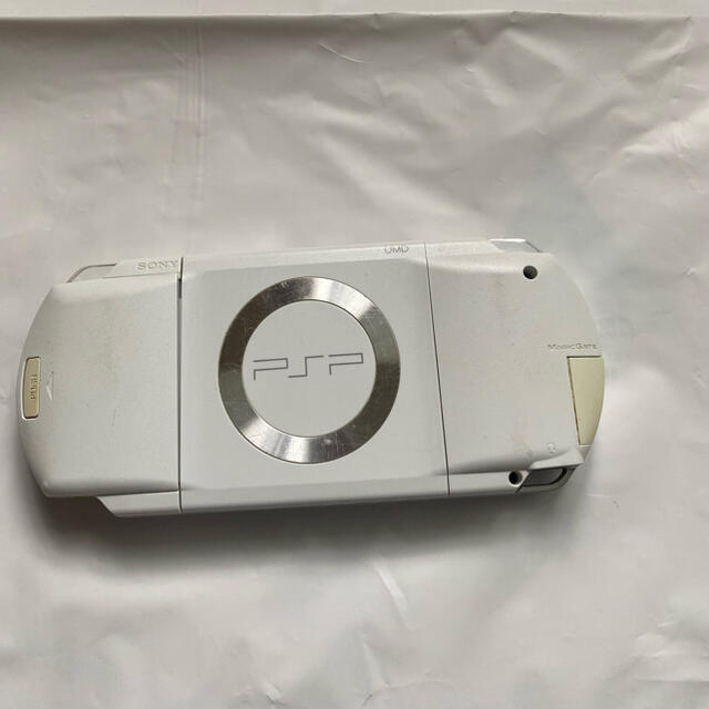 PlayStation(プレイステーション)のPSP1000 本体  ホワイト エンタメ/ホビーのゲームソフト/ゲーム機本体(携帯用ゲーム機本体)の商品写真