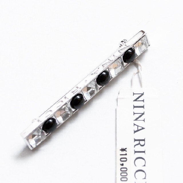 NINA RICCI(ニナリッチ)の新品未使用ニナリッチNina Ricciシルバートーンブローチラインストーン×黒 レディースのアクセサリー(ブローチ/コサージュ)の商品写真