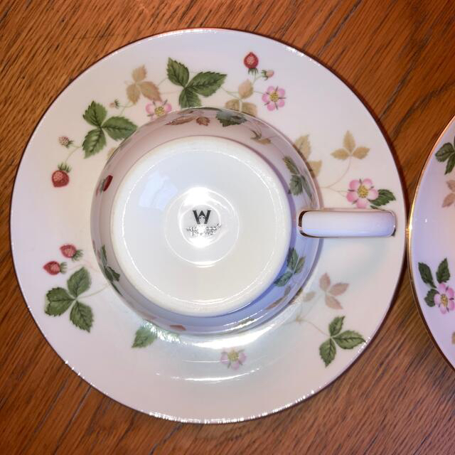 WEDGWOOD(ウェッジウッド)のウェッジウッド　ロイヤルストロベリー　　　ペア　カップ&ソーサ インテリア/住まい/日用品のキッチン/食器(食器)の商品写真