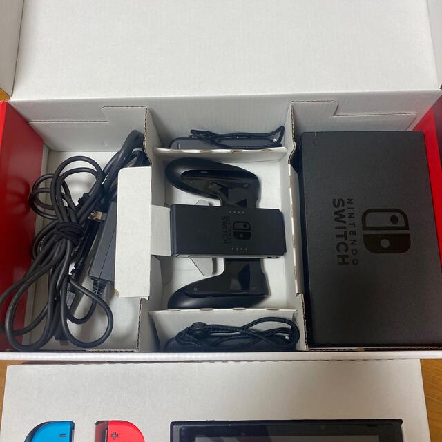 Nintendo Switch JOY-CON(L) ネオンブルー/(R) ネオ エンタメ/ホビーのゲームソフト/ゲーム機本体(家庭用ゲーム機本体)の商品写真