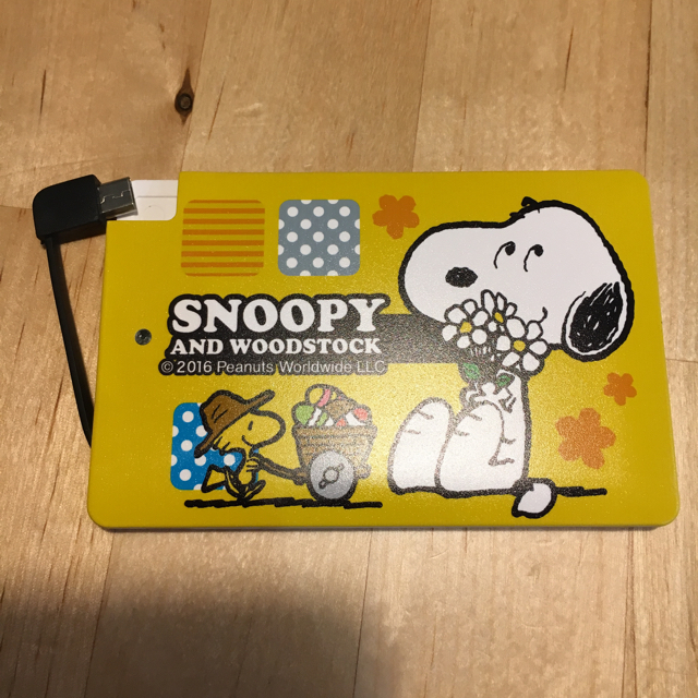 SNOOPY 2WAYモバイルバンク2000mAh スマホ/家電/カメラのスマートフォン/携帯電話(バッテリー/充電器)の商品写真