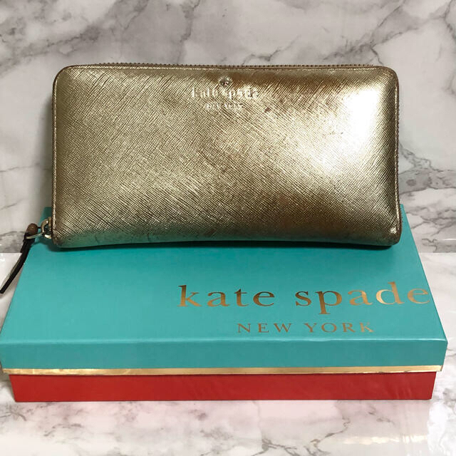 kate spade new york(ケイトスペードニューヨーク)のケイトスペード　長財布　ゴールド　箱付き レディースのファッション小物(財布)の商品写真