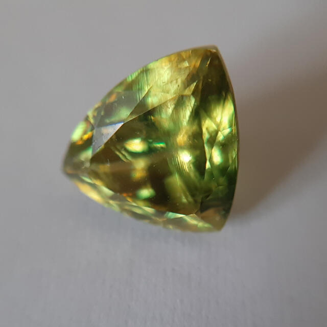 【最終お値下げ】スフェーン 2.73ct トリリアント