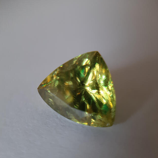 【最終お値下げ】スフェーン 2.73ct トリリアント