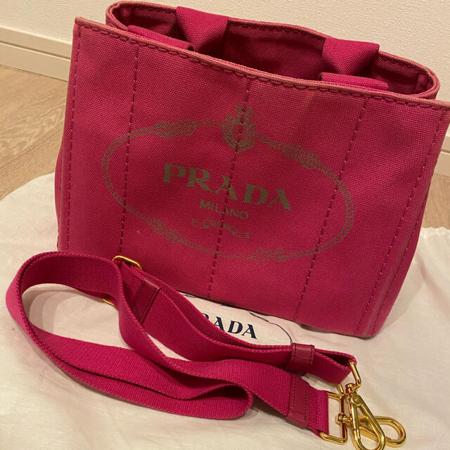 PRADA カナパ