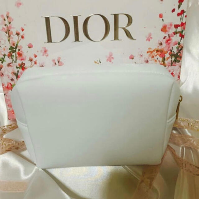 Dior(ディオール)のディオール✨DIORイベント限定ふわもこノベルティポーチ✨ レディースのファッション小物(ポーチ)の商品写真