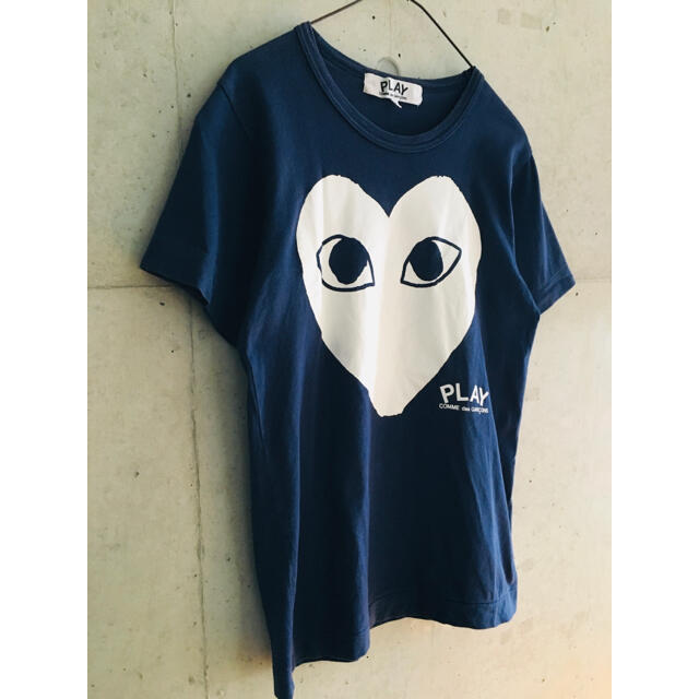 COMME des GARCONS(コムデギャルソン)の【★良品★希少★正規品★Mサイズ★】プレイコムデギャルソン ネイビー Tシャツ レディースのトップス(Tシャツ(半袖/袖なし))の商品写真