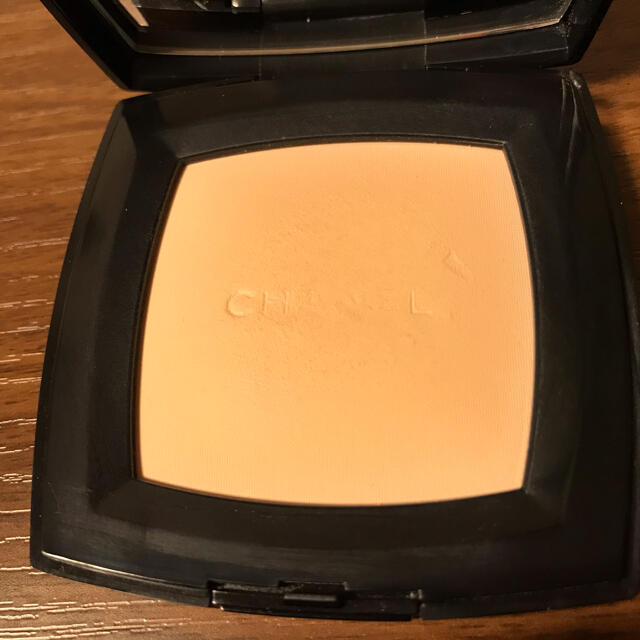 CHANEL(シャネル)のプードゥル ユニヴェルセル コンパクト(値下げしました) コスメ/美容のベースメイク/化粧品(フェイスパウダー)の商品写真