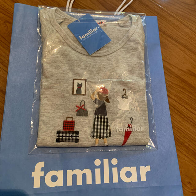 familiar(ファミリア)の🍒美品　現行品　ファミリア  Tシャツ　120 定価8800円 キッズ/ベビー/マタニティのキッズ服女の子用(90cm~)(Tシャツ/カットソー)の商品写真