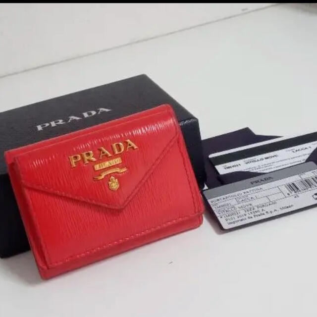 PRADA(プラダ)の即日発送！美品PRADAコンパクト三つ折り財布 レディースのファッション小物(財布)の商品写真