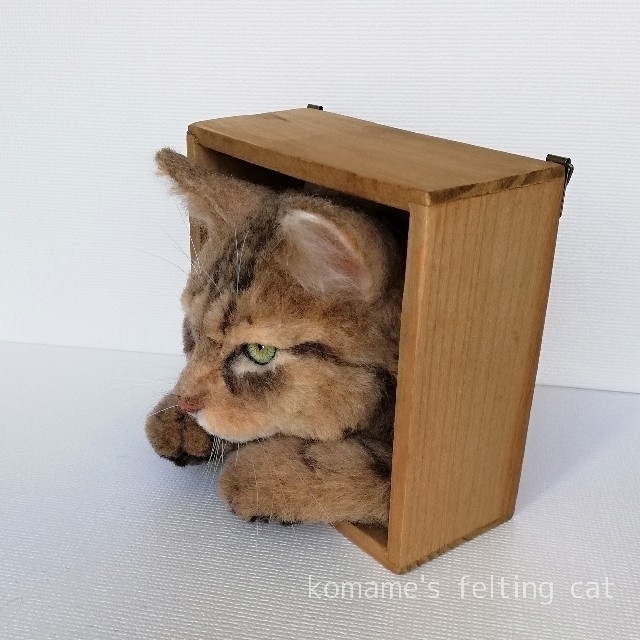 羊毛フェルト・キジトラ猫の壁掛け ハンドメイドのインテリア/家具(インテリア雑貨)の商品写真