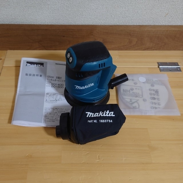 Makita(マキタ)のマキタ　18V　新品　充電式ランダムオービットサンダー　BO180D スポーツ/アウトドアの自転車(工具/メンテナンス)の商品写真