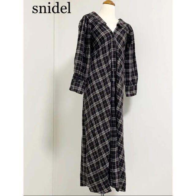 SNIDEL(スナイデル)のsnidel ロングワンピース　チェック　オフショル　モード レディースのワンピース(ロングワンピース/マキシワンピース)の商品写真